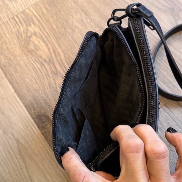 Steve Madden Embossed Black crossbody Bag - Picture 7 of 7